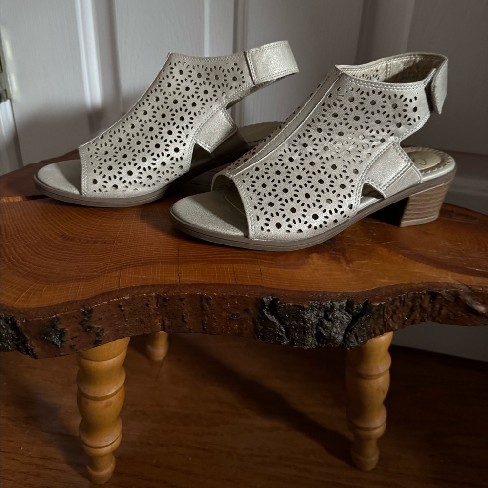 Crown Vintage Cream Kids Sandals